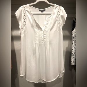 A PEA IN THE POD White Maternity Blouse, size Med